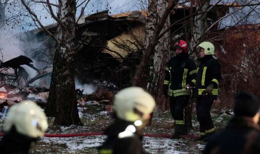 Muere una persona y dos resultan heridas al estrellarse un avión de carga en Vilna (Lituania)