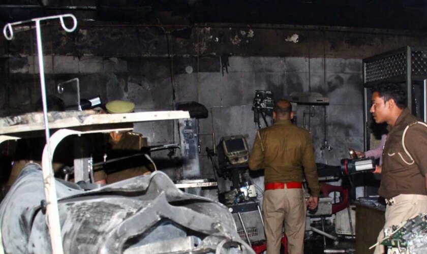 Mueren diez bebés en el incendio en la unidad de neonatos de un hospital de la India