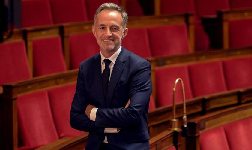 Municipales 2026 : Emmanuel Grégoire, ancien premier adjoint d’Anne Hidalgo, déclare sa candidature à Paris