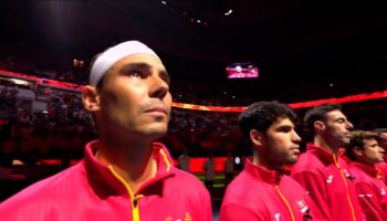 Nadal, emocionado con el himno y la ovación del público al inicio de su última Copa Davis