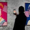 Netherlands: Thieves steal Warhol queens prints from gallery