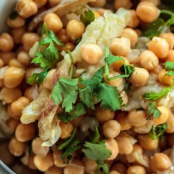 Ni cocido ni en ensalada: estas son las mejores recetas con garbanzos fáciles y saludables