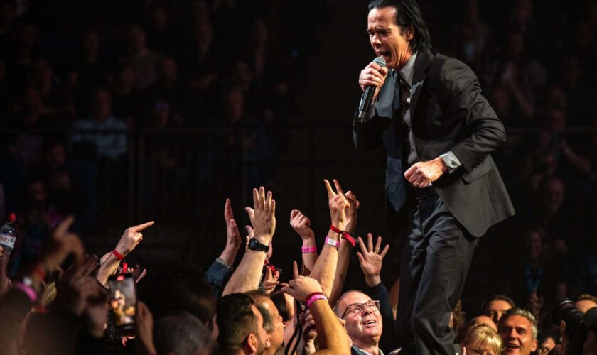 Nick Cave en concert à l’Accor Arena de Paris : une messe rock sauvage et bouleversante