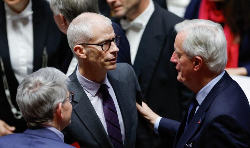 «Nous sommes dans le même bateau» : face aux colères, les macronistes peinent à renvoyer la foudre vers le «paratonnerre Barnier»