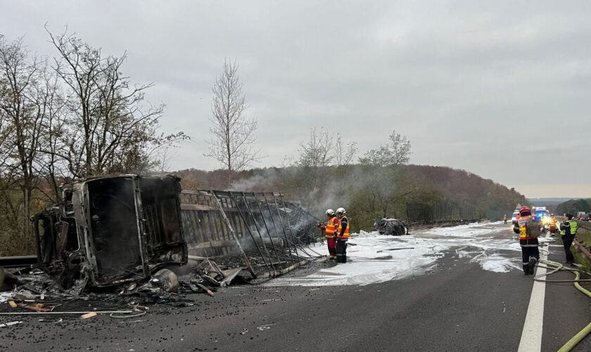 Oise : un camion percute une voiture en panne sur l’autoroute A1 et s’enflamme