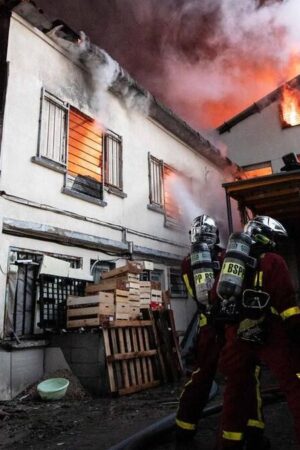 «On ne sait pas ce qui brûle» : à Aubervilliers, l’angoisse des riverains des entrepôts