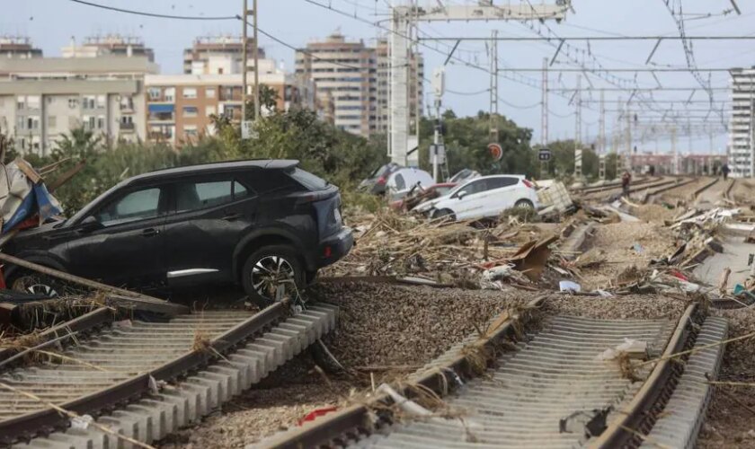 Óscar Puente, pesimista con el plazo para recuperar el servicio en los Cercanías de Valencia tras la DANA: «Tres líneas han desaparecido»