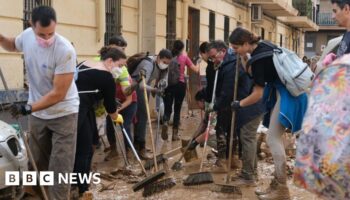 Outpouring of unity in Spain as anger grows over slow response to floods