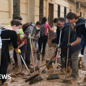 Outpouring of unity in Spain as anger grows over slow response to floods