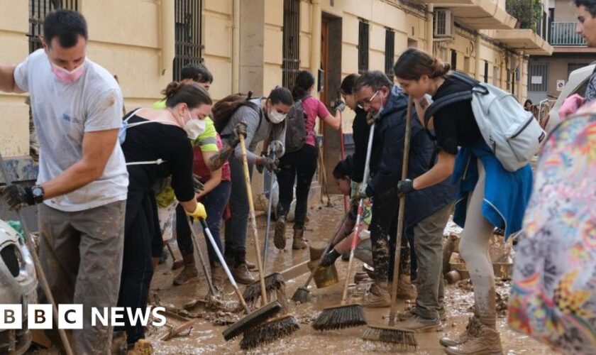 Outpouring of unity in Spain as anger grows over slow response to floods