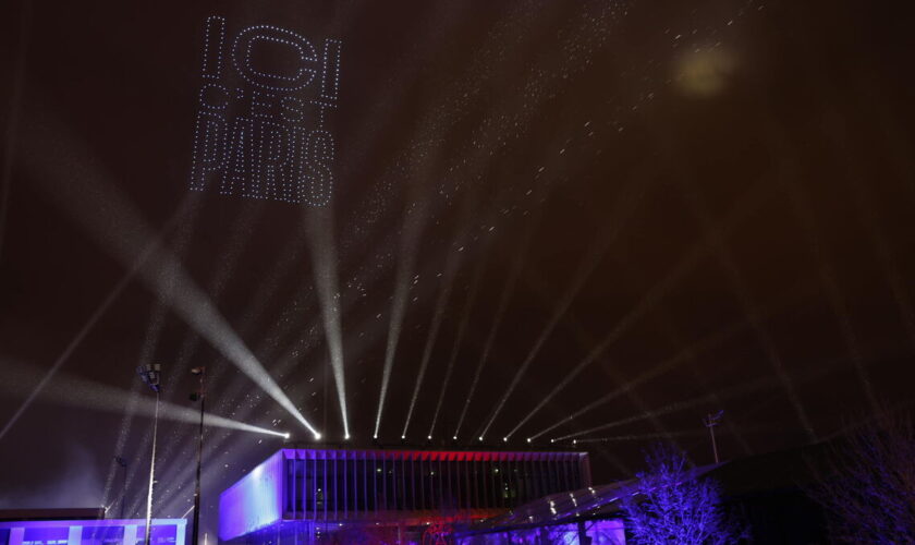 PSG : feux d’artifice, spectacles de drones et Novak Djokovic… Les images de l’inauguration grandiose du Campus à Poissy