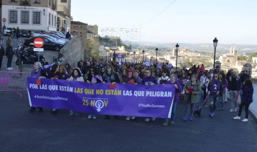 PSOE e IU critican al equipo de gobierno por eliminar la «histórica marcha» del 25N en Toledo