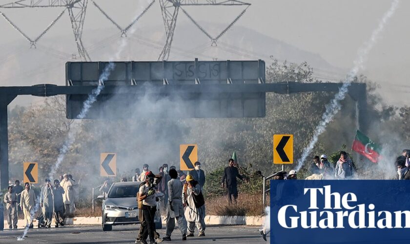 Pakistan: one killed, dozens injured as Imran Khan supporters clash with security forces