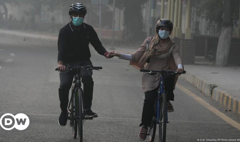 Pakistan shuts schools in Lahore over record pollution