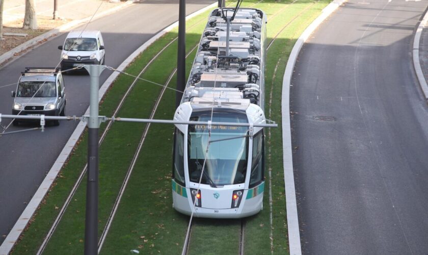 Paris : un cycliste entre la vie et la mort après avoir été percuté par un tramway