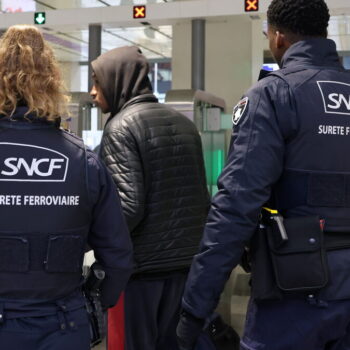 Paris : un homme déverse une bouteille de produit chimique à la gare Saint-Lazare, une dizaine de personnes incommodées