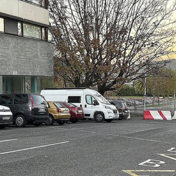 Polémica por la placa frente a un cuartel de la Guardia Civil para una víctima de los años de guerra sucia contra ETA