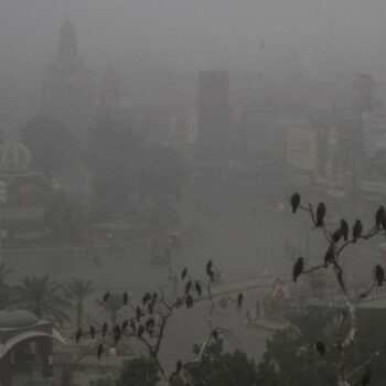 Pollution de l’air au Pakistan : les écoles des grandes villes du Pendjab fermées encore une semaine