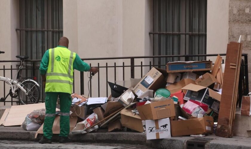 Propreté : à Paris, bientôt plus de pouvoirs pour les maires d’arrondissement ?