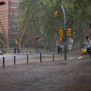 Protección Civil de la Generalitat envía una alerta por riesgo de lluvias torrenciales en el área metropolitana de Barcelona