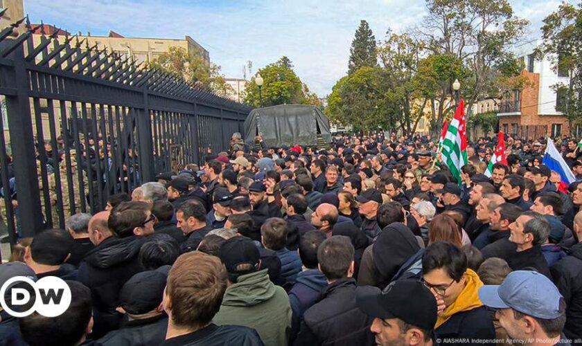 Protesters storm Abkhazia parliament, reject Russian investment deal