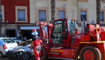 Raquel, la embarazada de siete meses rescatada de la riada por sus vecinos en Catarroja: «No podían conmigo con la cuerda»