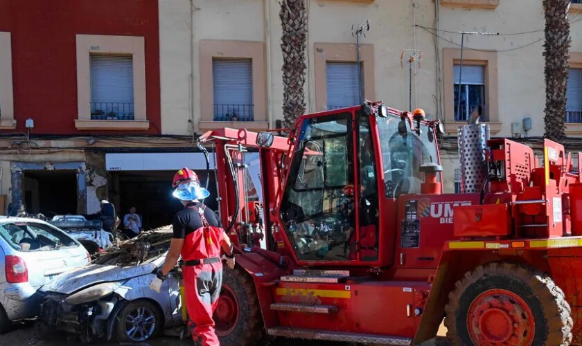 Raquel, la embarazada de siete meses rescatada de la riada por sus vecinos en Catarroja: «No podían conmigo con la cuerda»