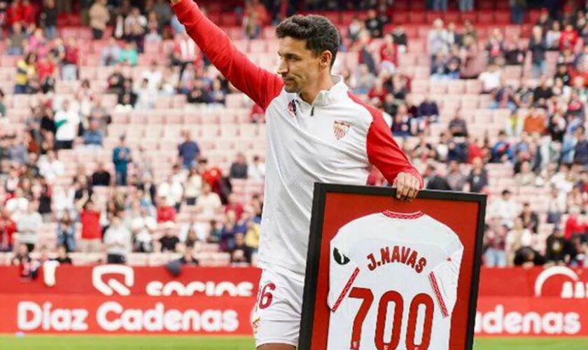 Reconocimiento a Jesús Navas por sus 700 partidos con el Sevilla FC