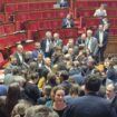 Réforme des retraites : extrême tension à l’Assemblée, l’altercation physique évitée de justesse