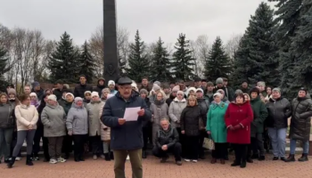 Refugiados rusos de Kursk piden a Putin que acabe con "la maldita guerra que se ha cobrado muchas vidas inocentes"