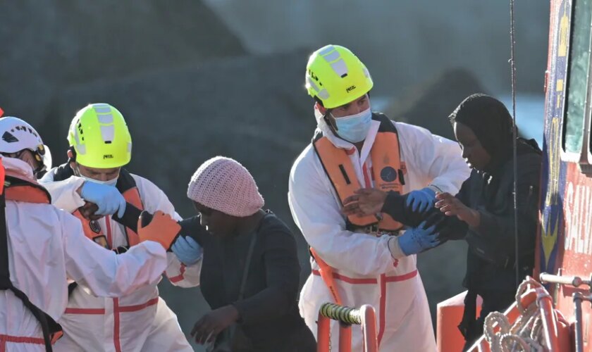 Rescatados más de 200 migrantes en El Hierro y La Gomera