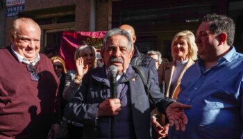 Revilla se arranca a entonar el himno de León