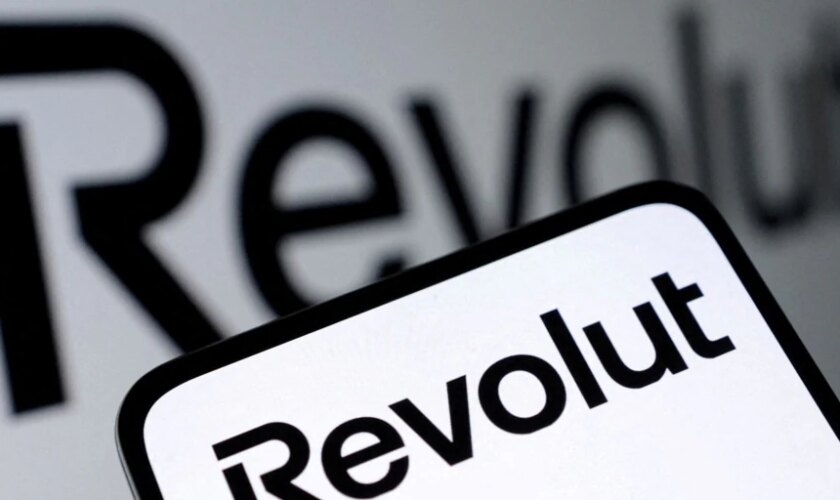 Revolut reta a la banca tradicional e instalará sus primeros cajeros en España en 2025