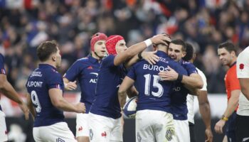 Rugby : les Bleus viennent à bout des All Blacks au bout du suspense