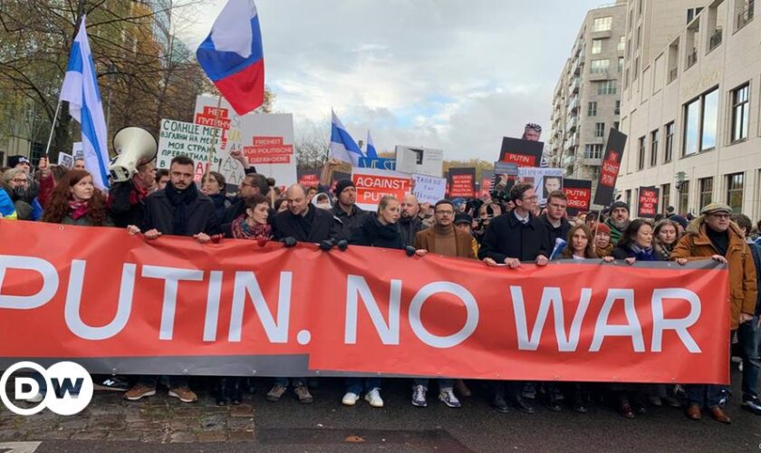 Russian opposition-in-exile holds Berlin protest march