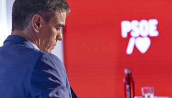 Sánchez plantea "federalizar la Agencia Tributaria" para tratar de aplacar las críticas en el PSOE a la cesión de los impuestos pactada en Cataluña para investir a Illa