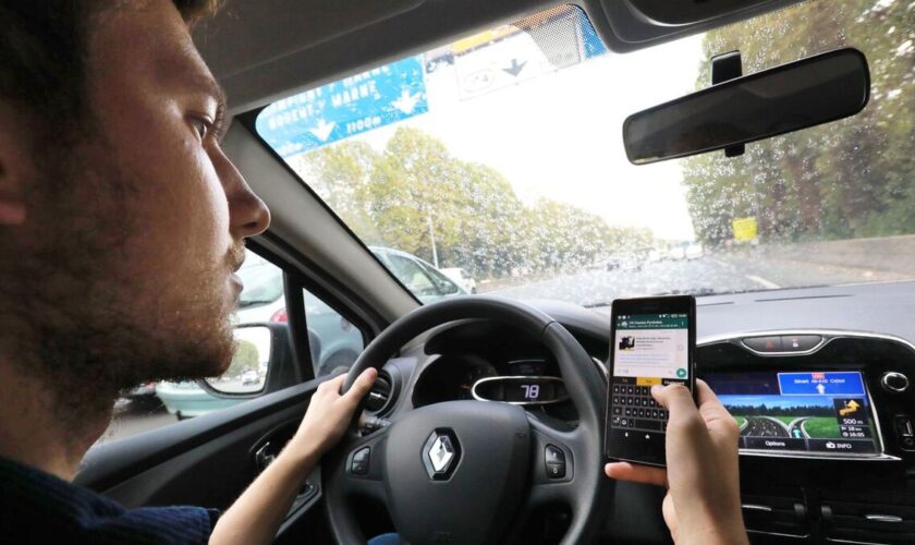 Sécurité routière : les téléphones portables au volant bientôt détectés par des radars ?