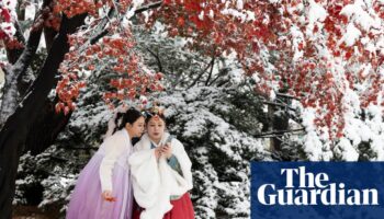 Seoul slows down under blanket of heaviest November snow in 100 years