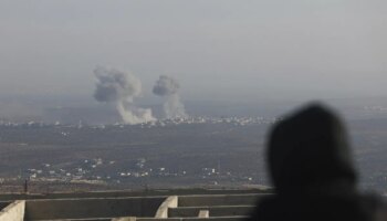 Siria y Rusia bombardean Alepo después de que los rebeldes tomaran gran parte de la ciudad, según una ONG