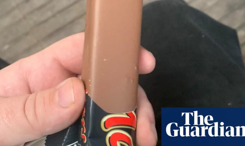 Smooth Mars bar wins Aylesbury man £2 compensation – and internet fame