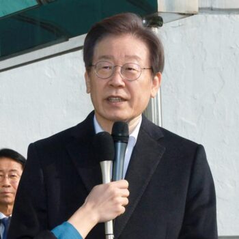 South Korea: opposition leader handed suspended jail term