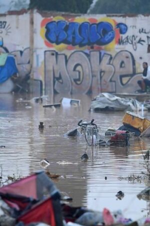 Spain evacuates thousands after new flood warning