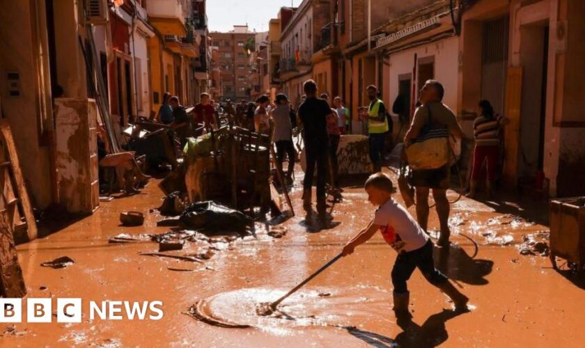 Spain sends 500 more troops to Valencia as anger grows over lack of support