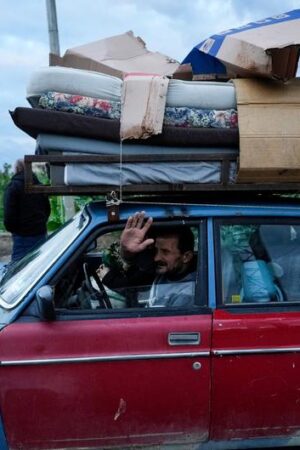 Thousands of Lebanese return home as ceasefire takes hold