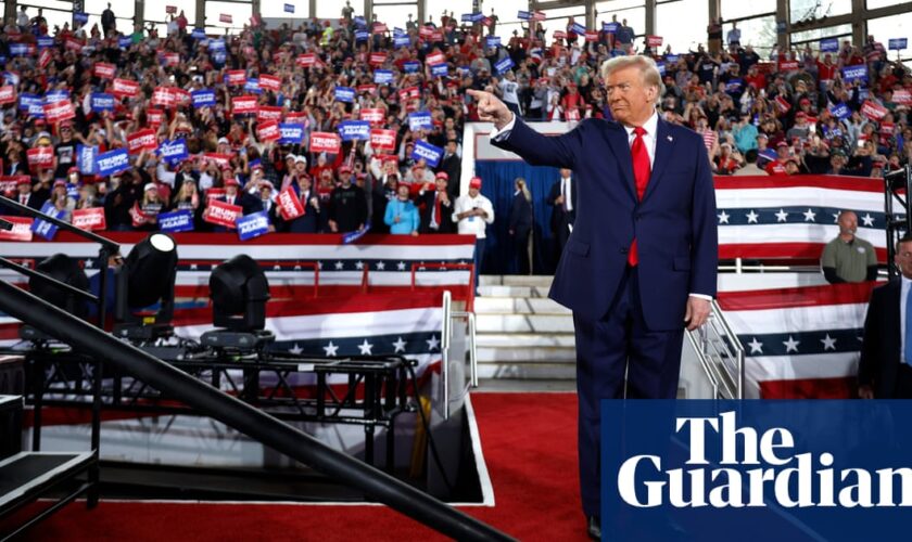 Trump and Harris scramble to win votes in key states in final day of campaigning