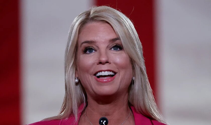 Trump elige a la ex fiscal general de Florida Pam Bondi como sucesora de Matt Gaetz para el cargo de fiscal general