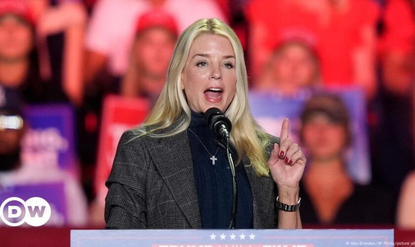 Trump taps Pam Bondi for AG after Matt Gaetz withdraws