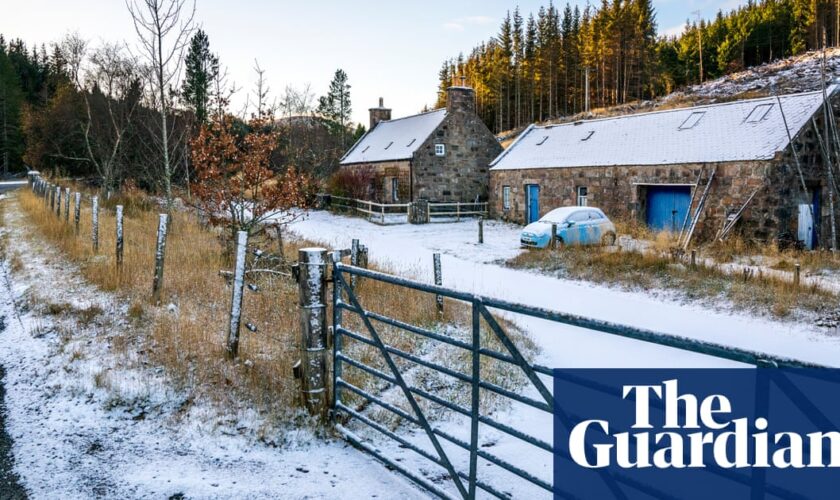 UK braces for ‘disruptive snow’ as weather warnings cover swaths of country