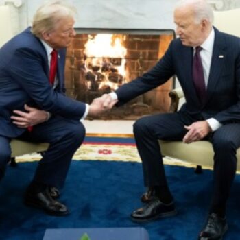 Handshake zwischen Donald Trump und Joe Biden am 13. November im Oval Office