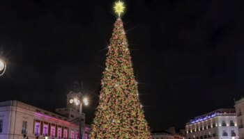 Un abeto con la altura de un edificio de 12 plantas alumbrará la Navidad en la Puerta del Sol